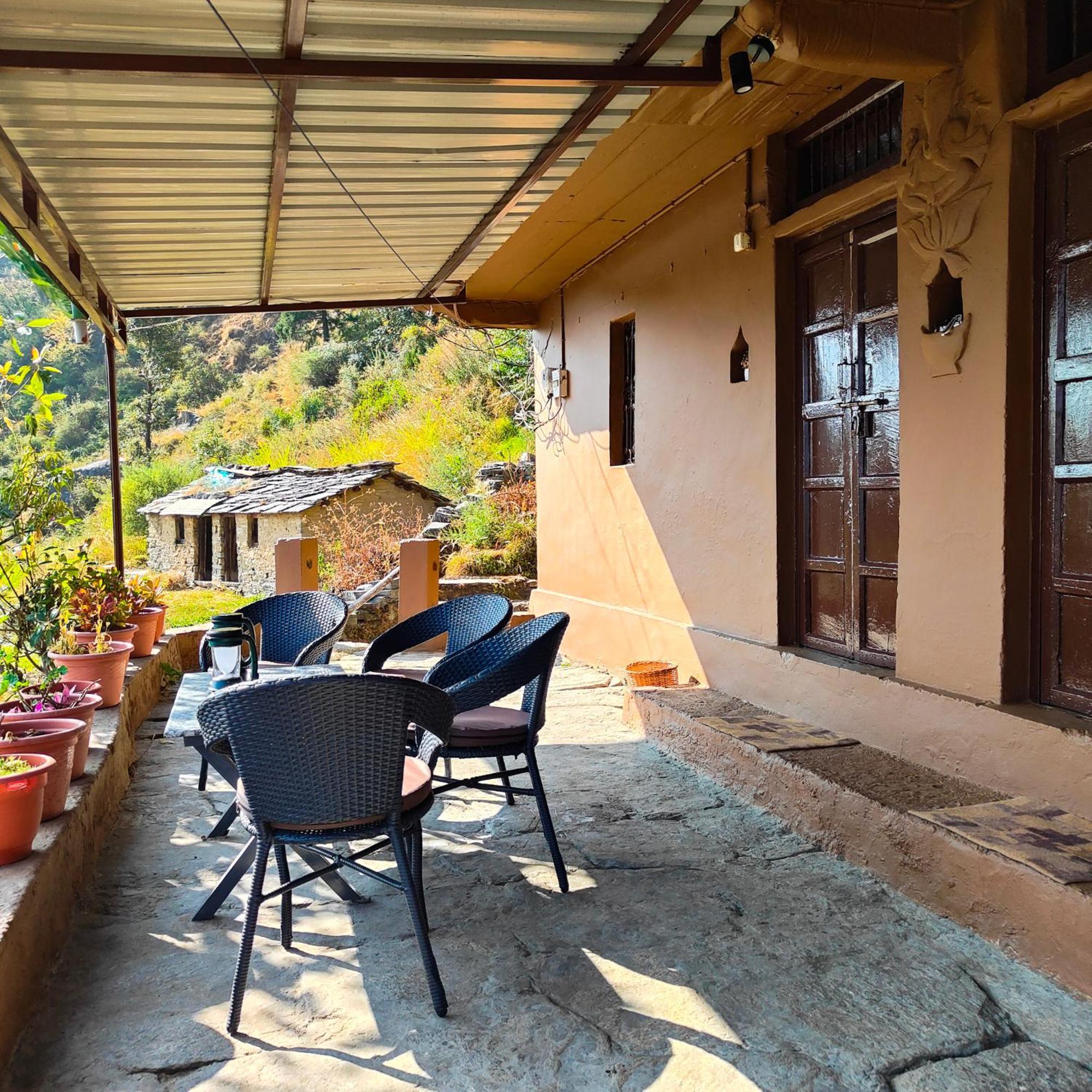 Cafe Buransh Villa Sari Exterior photo